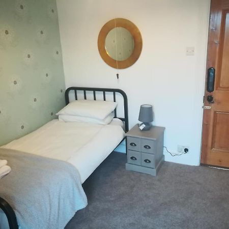 Y Garreg Wen Bed and Breakfast Llanybyther Exterior foto